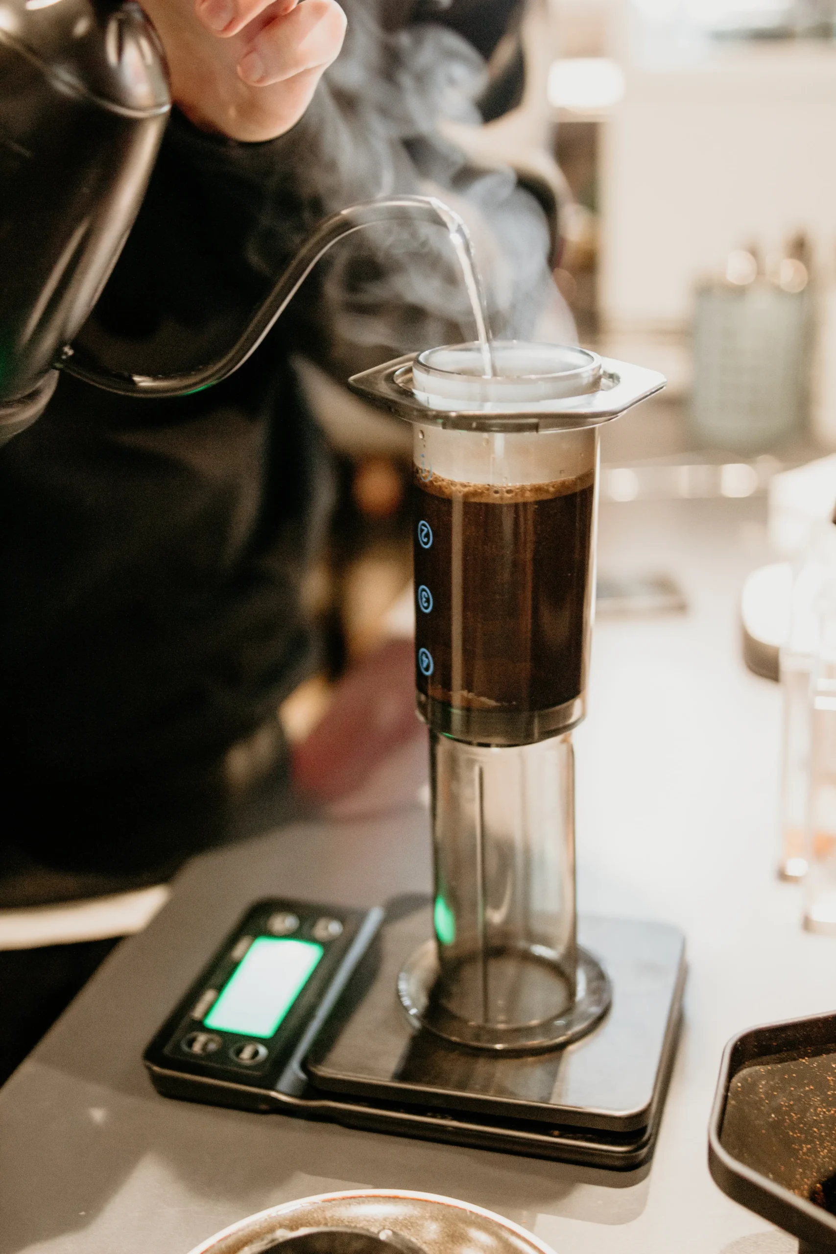 Aéropress en cours d'extraction d'un café en méthode douce