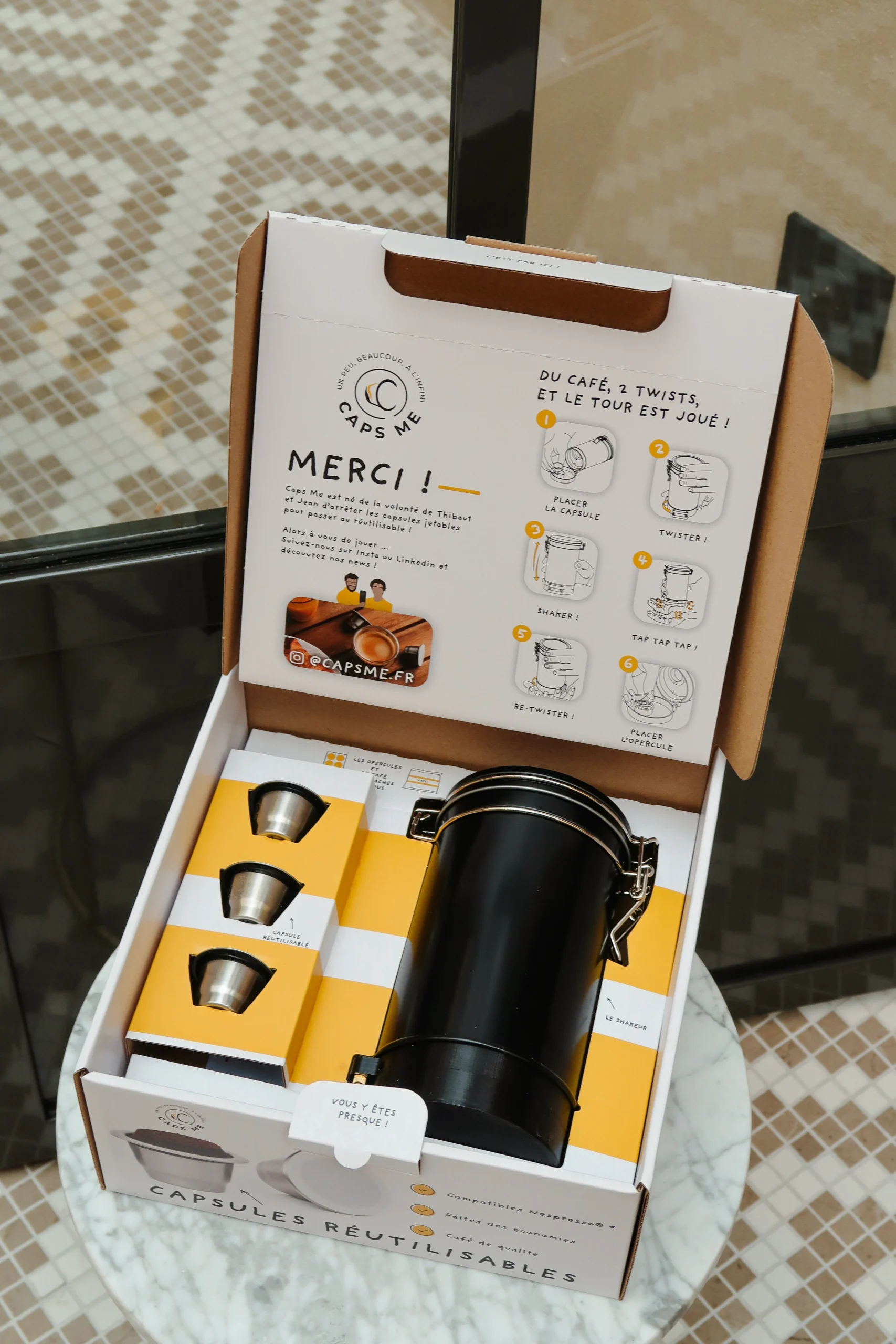 Coffret avec 3 capsules réutilisables compatibles Nespresso® et shaker à  capsule CAPS ME